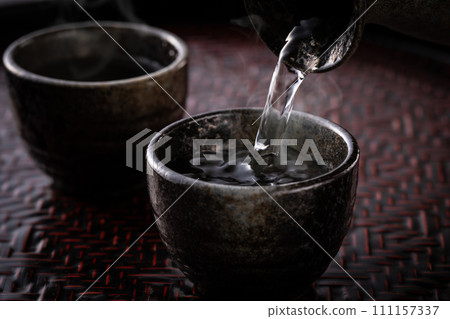 倒清酒 111157337