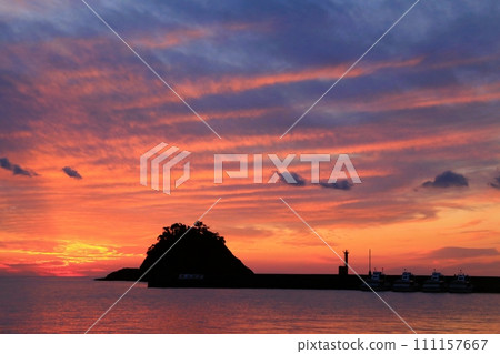 沐浴在夕陽下的仁科漁港 沐浴在夕陽下的仁科漁港 111157667
