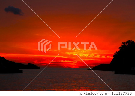沐浴在夕陽下的仁科漁港 沐浴在夕陽下的仁科漁港 111157736