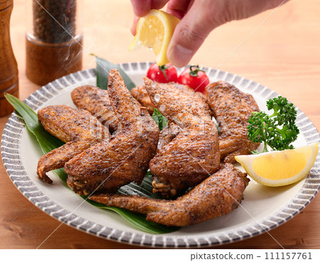 Deep-fried chicken wings Deep-fried chicken wings 111157761