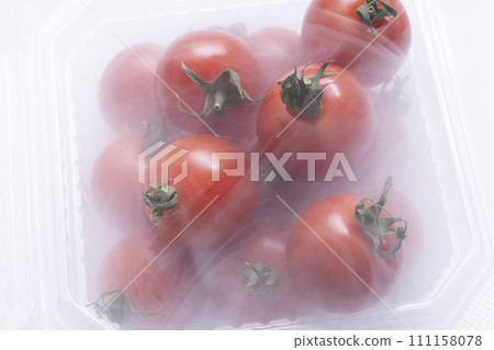 Vegetables cold air refrigerator cherry tomatoes 111158078