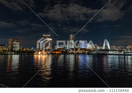從Oosan橋樑看的Minato Mirai夜視圖 111158448