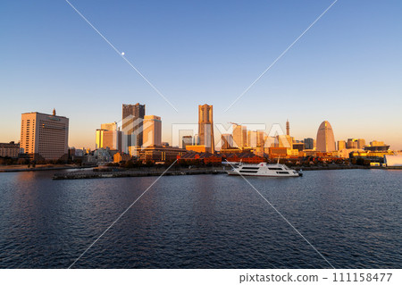 Minato Mirai shining in the morning sun Minato Mirai shining in the morning sun 111158477