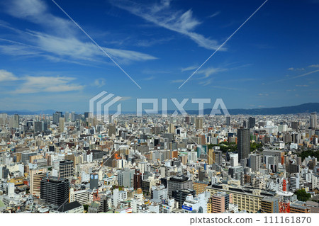 從大阪難波鳥瞰寢屋川地區的街景 從大阪難波鳥瞰寢屋川地區的街景 111161870