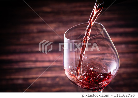 Pour red wine Pour red wine 111162756