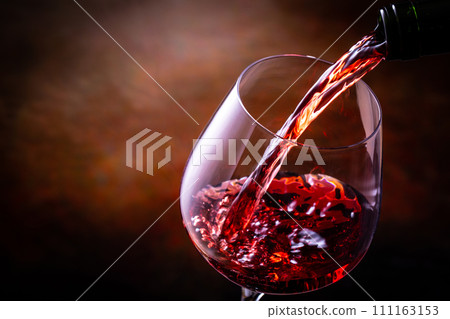 倒紅酒 倒紅酒 111163153