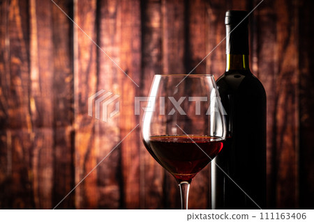 Red wine and wine bottle Red wine and wine bottle 111163406