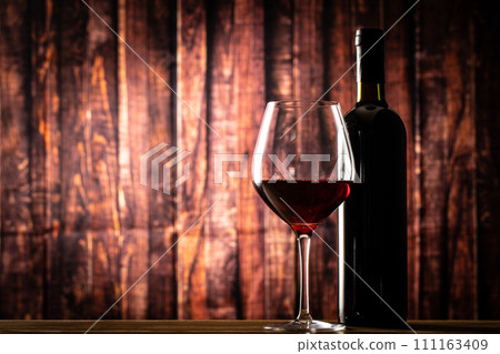 Red wine and wine bottle 111163409