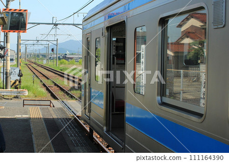 JNR 121 series train stopping at JR Kinzoji Station (Zenttsuji City, Kagawa Prefecture, Japan) JNR 121 series train stopping at JR Kinzoji Station (Zenttsuji City, Kagawa Prefecture, Japan) 111164390