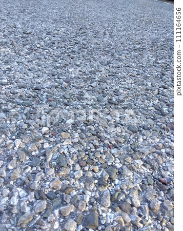 The ground of a monthly parking lot paved with pebbles 111164656