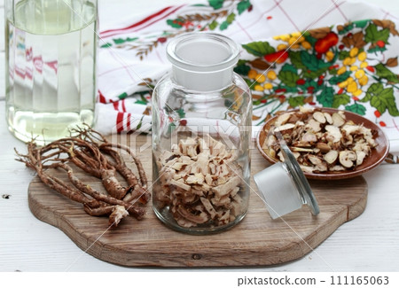 Preparation of herb tincture from fresh roots of  Rhodiola rosea. 111165063