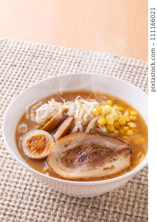 Eat miso ramen　 111166021