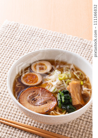 Eat soy sauce noodles 111166832