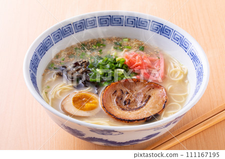 Eat pork bone ramen Eat pork bone ramen 111167195