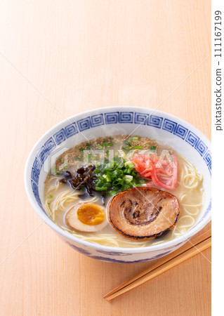 Eat pork bone ramen Eat pork bone ramen 111167199