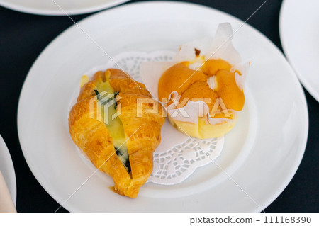 Image of camembert cheese on a mini croissant, french dessert at plate 111168390