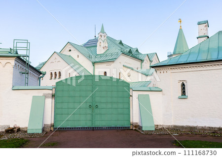 Glosed gate of Ratnaya Palata, Tsarskoye Selo, Russia 111168730
