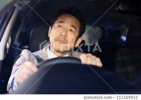 駕駛汽車的商人 111169432