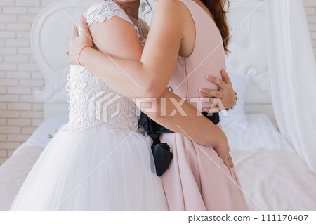 the bride wears a wedding dress 111170407