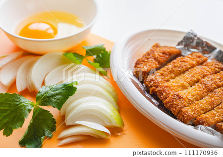 豬排丼的用料 豬排丼的用料 111170936