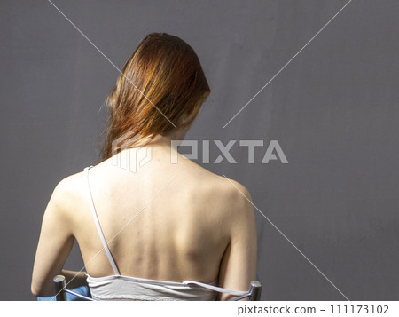 The beautiful woman's body on gray background The beautiful woman's body on gray background 111173102