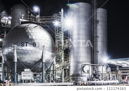 Night view of the factory in Ogimachi, Kawasaki [Kawasaki City, Kanagawa Prefecture] 111174163