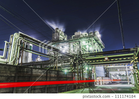 Night view of the factory in Ogimachi, Kawasaki [Kawasaki City, Kanagawa Prefecture] 111174184