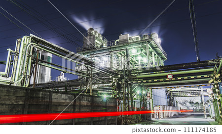 Night view of a factory in Ogimachi, Kawasaki - Light trails of factories and cars [Kawasaki City, Kanagawa Prefecture] 111174185