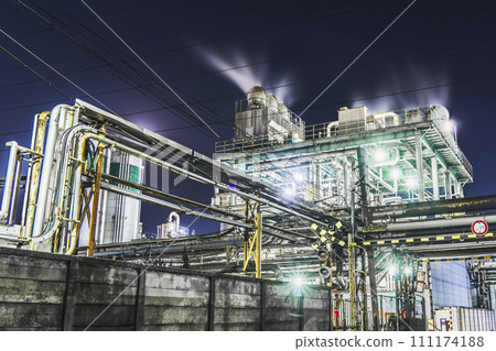 Night view of the factory in Ogimachi, Kawasaki [Kawasaki City, Kanagawa Prefecture] 111174188