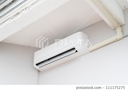 air conditioning system. pure indoor climate. With advanced technology and energy efficient operation, white room wall mounted unit ensures optimal temperature and ventilation. air conditioning system. pure indoor climate. With advanced technology and energy efficient operation, white room wall mounted unit ensures optimal temperature and ventilation. 111175275