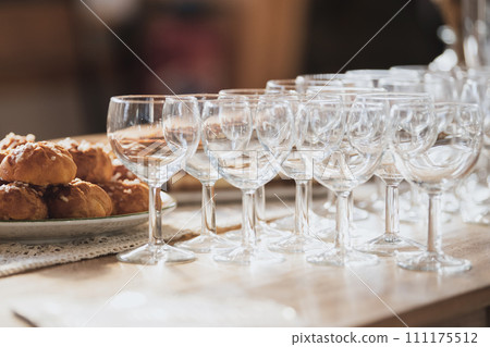 Glasses of champagne and bubbles at a wedding 111175512