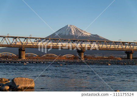 富士和東海道新幹線 111175524