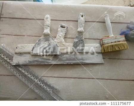 spatula for painters on a wooden chair 111175677