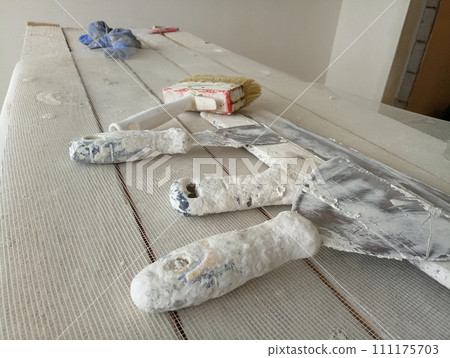 spatula for painters on a wooden chair spatula for painters on a wooden chair 111175703