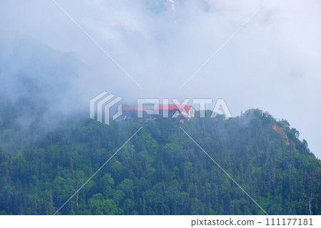 [Japanese mountain huts] Toyama Prefecture & Nagano Prefecture, Uchitateyama Mountain Range, Reiike Sanso (2012) 111177181