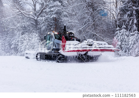 Snow groomer ratrack machine, ski slope 111182563