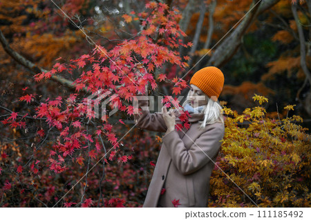 A beautiful woman in an autumn park A beautiful woman in an autumn park 111185492