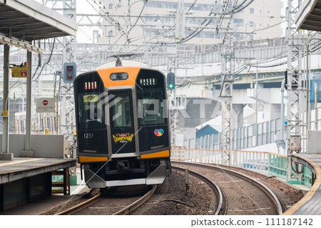 [Hanshin Main Line] Direct limited express that passes through Yodogawa Station 111187142