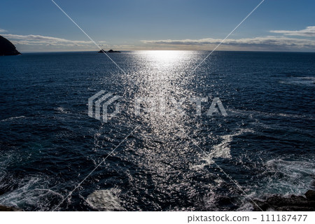 「閃耀的大海」 太平洋、熊野海、三重縣、鬼城 111187477