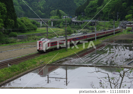 特急八雲系列381（超級八雲彩色）白備線備中陣代水神附近 111188819