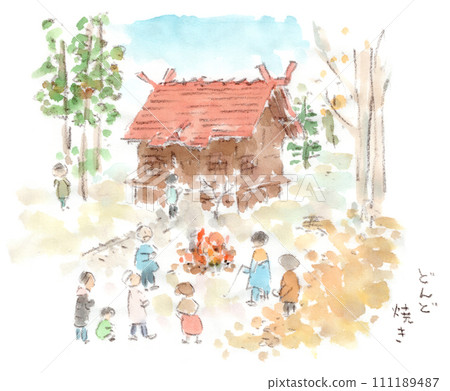 一月事件的水彩插圖，神社前燃燒篝火的場景（Dondo-yaki） 111189487