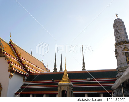 泰國曼谷，臥佛寺，五月陽光明媚的一天 111189951