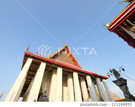 泰國曼谷，臥佛寺，五月陽光明媚的一天 111189955