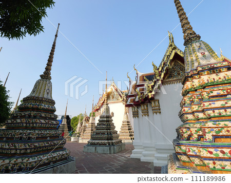 泰國曼谷，臥佛寺，五月陽光明媚的一天 111189986