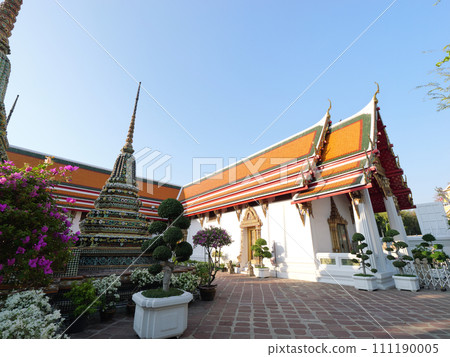 泰國曼谷,臥佛寺,五月陽光明媚的一天 泰國曼谷,臥佛寺,五月陽光明媚的一天 111190005