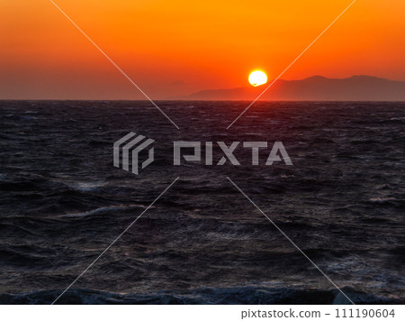 從野島崎看到太平洋的動態日落景觀，風大浪急 111190604