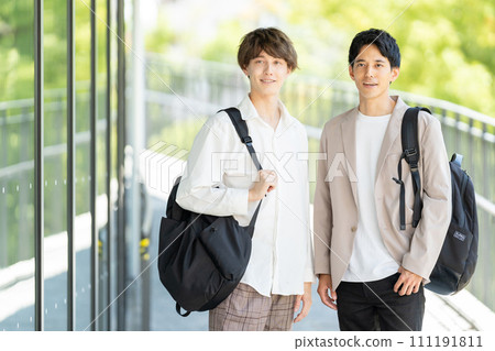 休閒商務年輕商人 休閒商務年輕商人 111191811