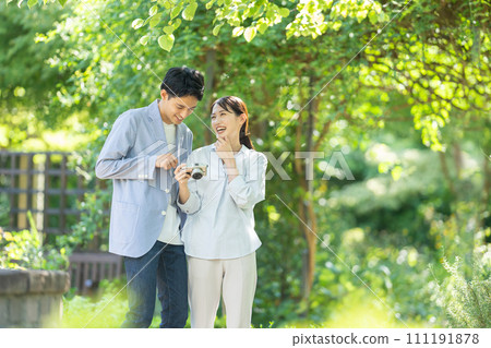年輕夫婦旅行 111191878