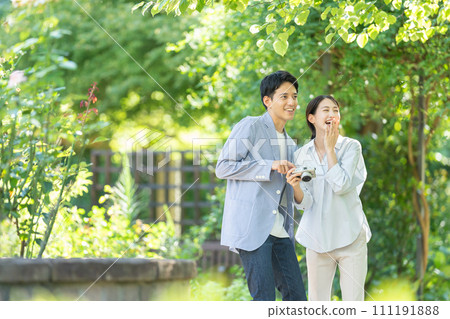 young couple traveling young couple traveling 111191888