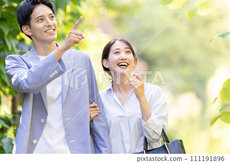 young couple traveling young couple traveling 111191896